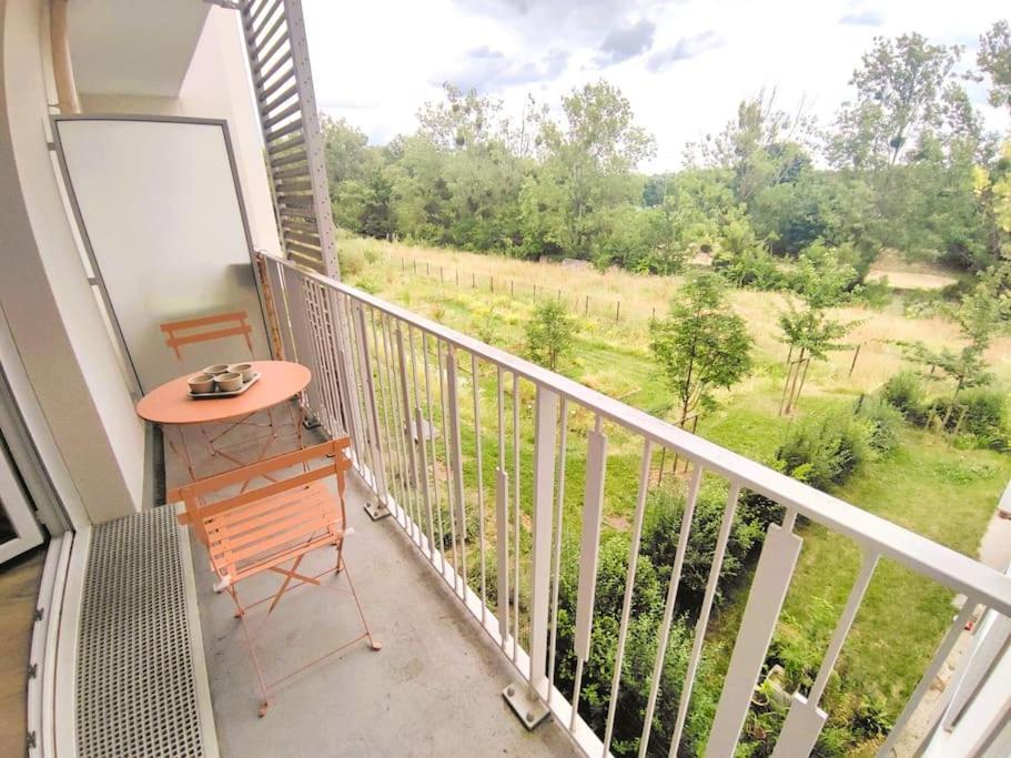 Au Calme Sur Le Canal Et Proche Disney Vaires-sur-Marne Luaran gambar